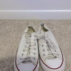 White Converse, size W:7 M:5, worn a couple of times. Still in good shape.